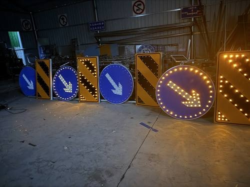 咸阳咸阳河南太阳能自发光交通路标牌厂家